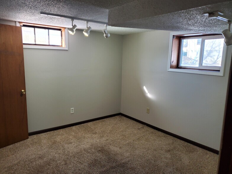 Building Photo - 3234 Kinsey Ave