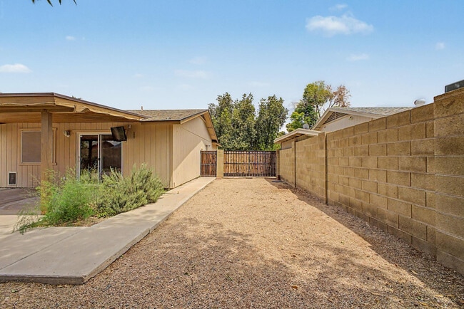 Building Photo - 12222 N 49th Ave