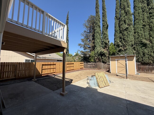 Building Photo - 556 Moray Way