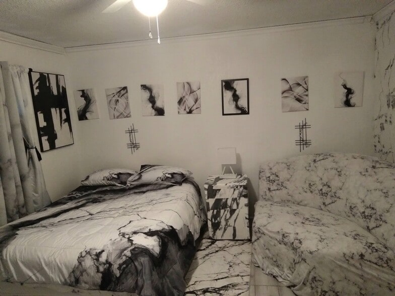 Building Photo - 2380 S Bardell Ave