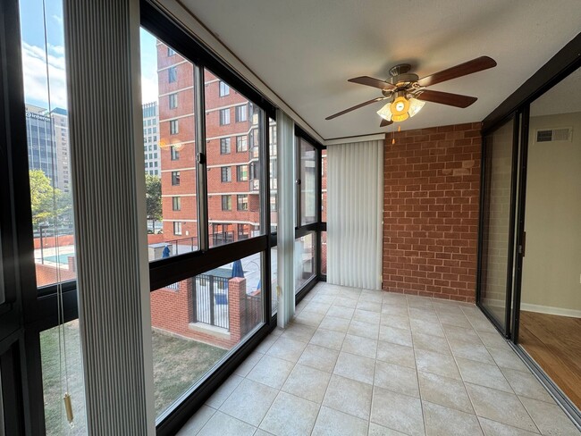 Building Photo - Sun-filled 1 Bed 1 Bath With Sunroom In Ea...