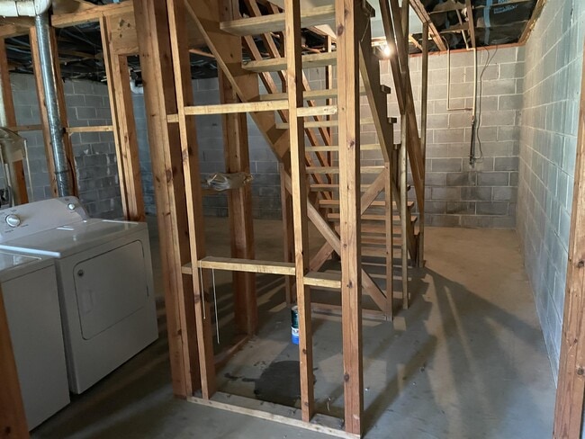 Building Photo - 147 Harvest Dr