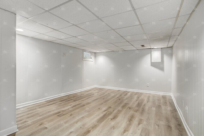 Building Photo - **Spacious 3-Bedroom Townhome with Partially Finished Basement and Off-Street Parking**