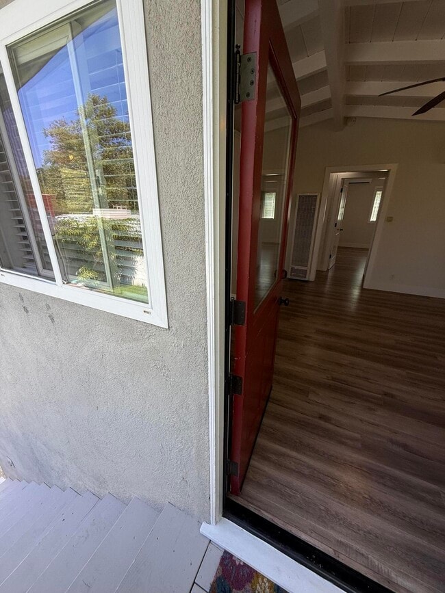 Building Photo - 1313 Cliff Dr