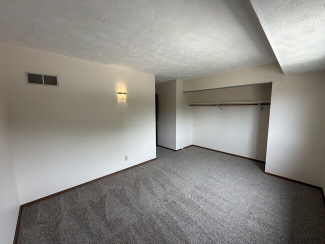 Building Photo - 4620 Grassridge Rd