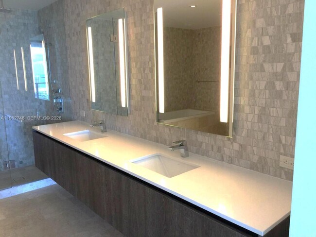 Building Photo - 68 SE 6th St