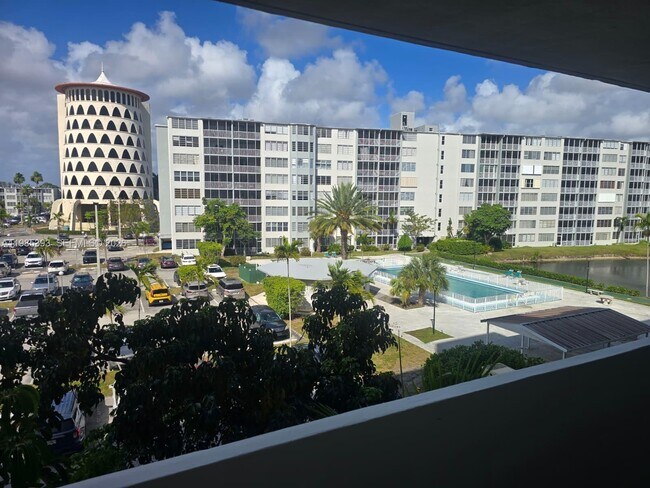 Building Photo - 1780 NE 191st St