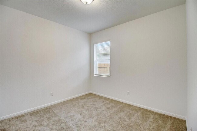 Building Photo - 117 Lacey Oak Lp