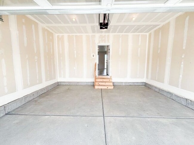 Building Photo - 414 W Snowberry Dr