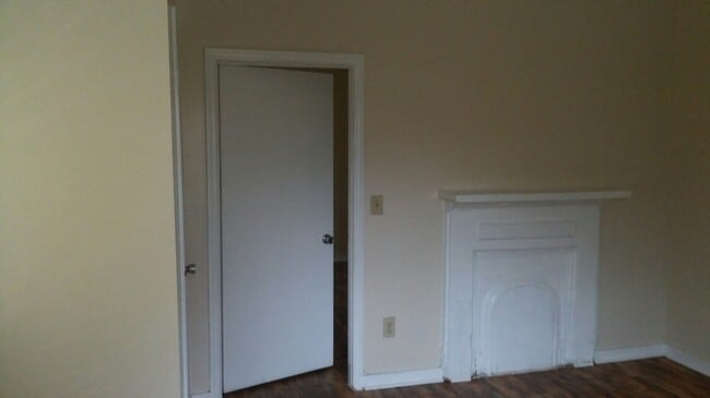 Building Photo - 305 Abingdon Ave NW