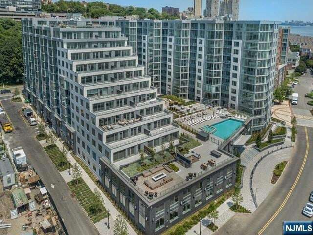Building Photo - 9 Ave at Port Imperial