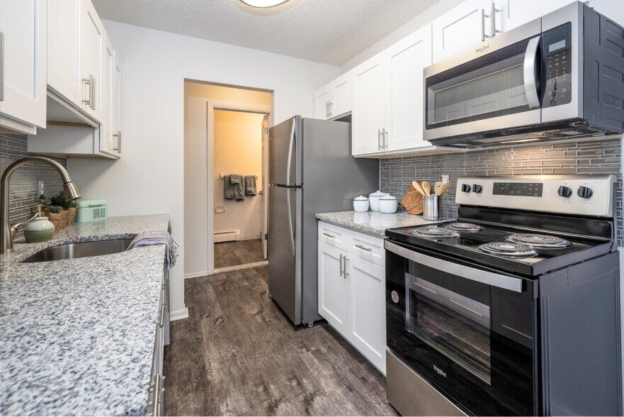 Parkway Manor Apartment Homes 32 Portland Pky Rochester NY 14621