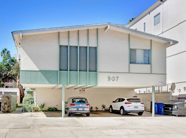 Building Photo - 907 S Holt Ave