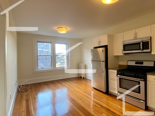 Building Photo - 8/1 Renovated 1BR plus office near Coolidg...
