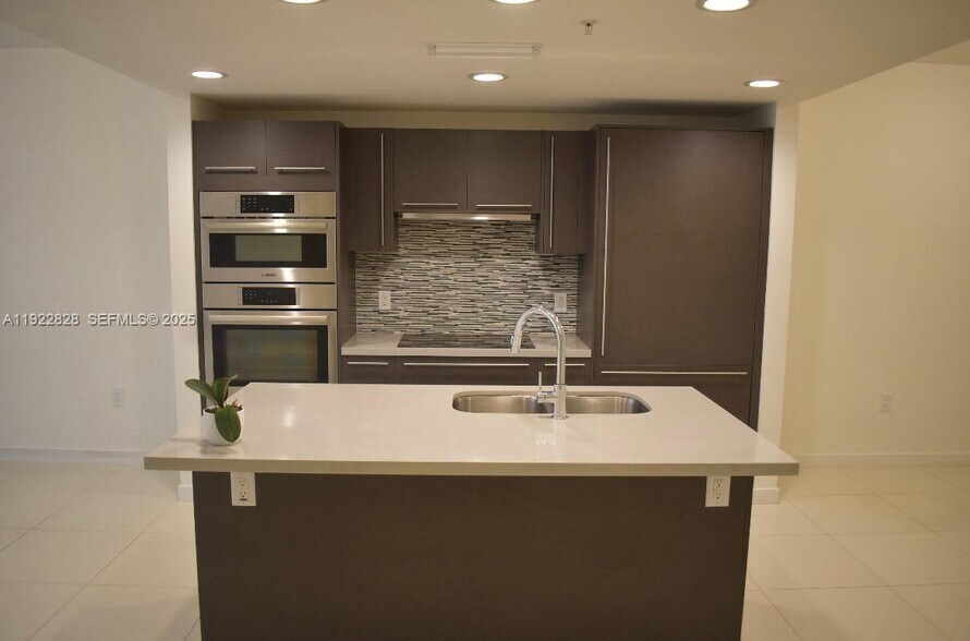 Building Photo - 7661 NW 107th Ave