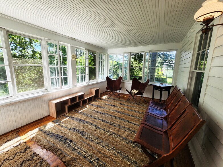 Building Photo - 96 Twitchell Hill Rd