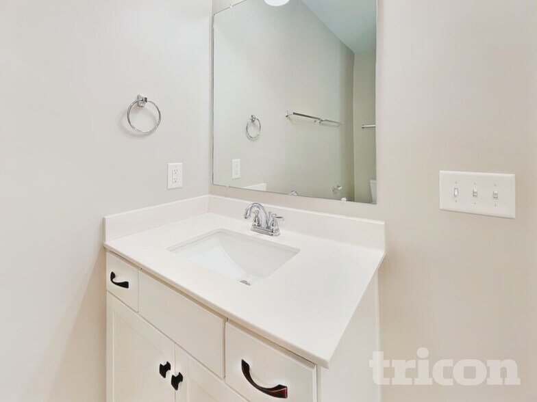 Building Photo - 1363 Coates Ln
