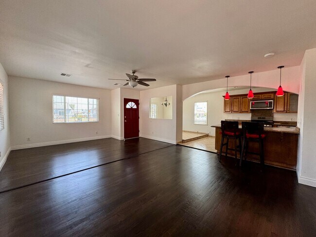 Building Photo - Highly sought-after Del Aire neighborhood!