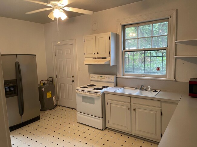 Building Photo - 816 Sherman St