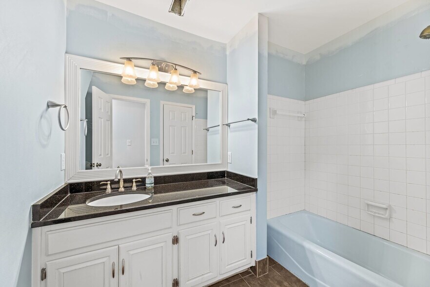 Downstairs Bathroom - 1486 Briaroaks Trl NE