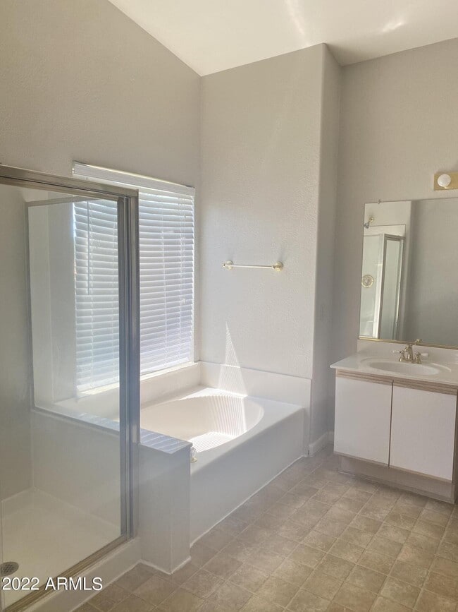 Building Photo - 1515 E Beacon Dr