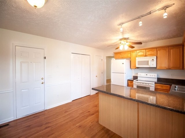 Building Photo - 643 Glenties Dr