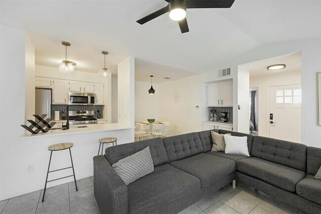 Building Photo - 3605 Leafield Dr