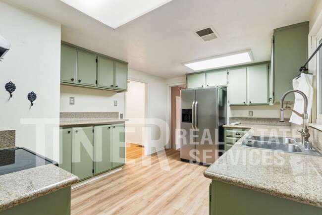 Building Photo - 603 11th St