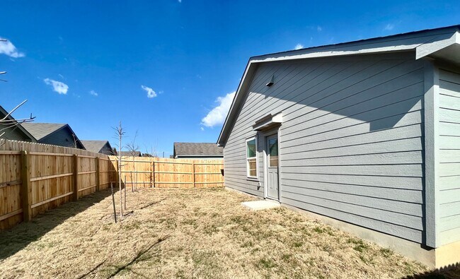 Building Photo - 9835 Butte Crk