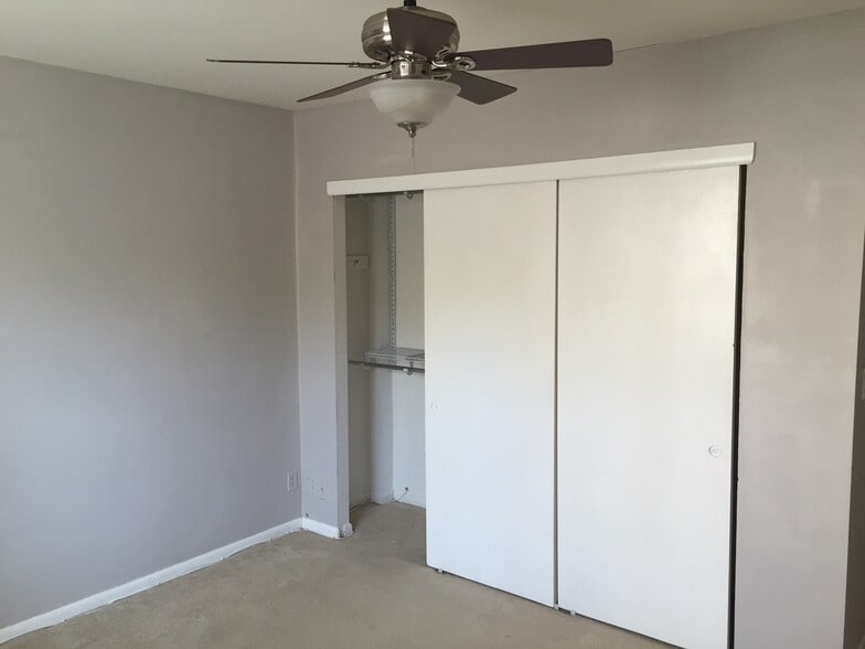 Master Bedroom - 2507 S Walter Reed Dr