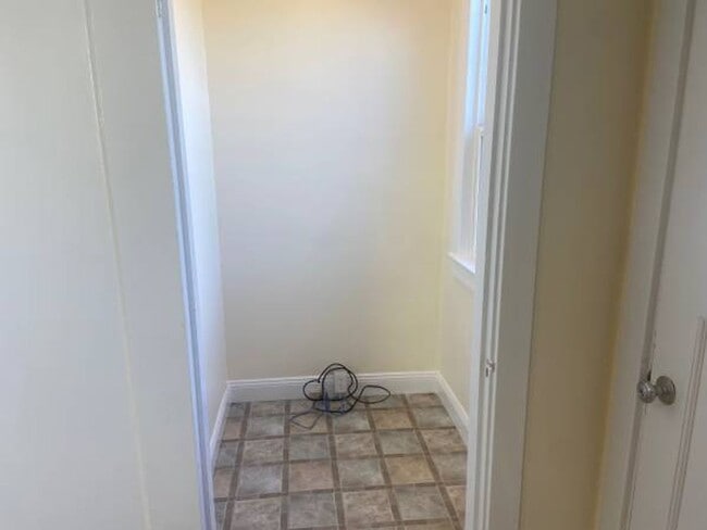 Building Photo - Lovely Exclesior Home with 2 Car Garage Pa...