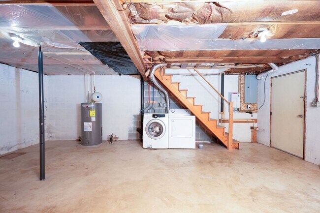 Building Photo - 1421 E Caracas Ave