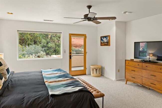 Building Photo - 123 Devils Kitchen Dr