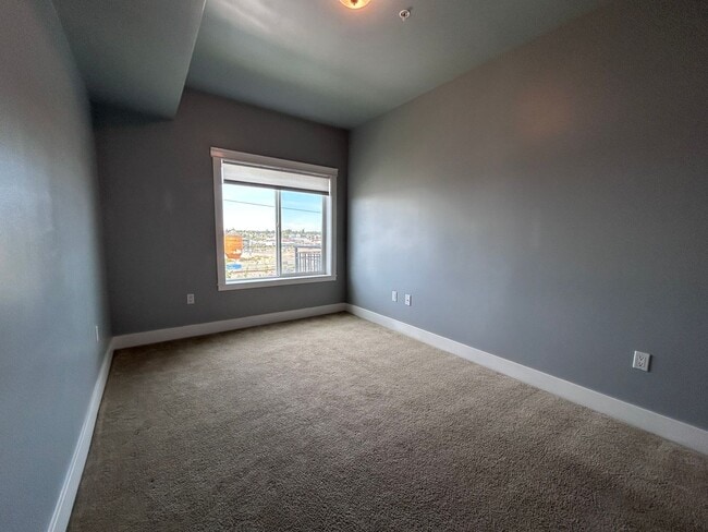 Building Photo - 1 Bed, 1 Bath Condo with Bellingham Bay View and parking garage