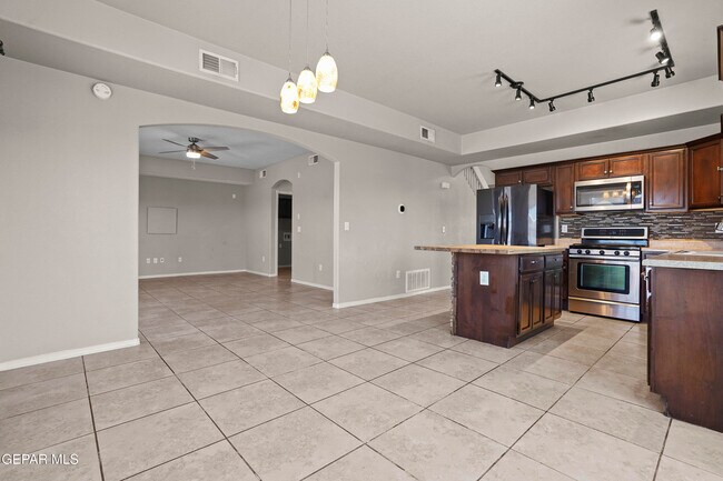 Building Photo - 3261 Garden Point Dr