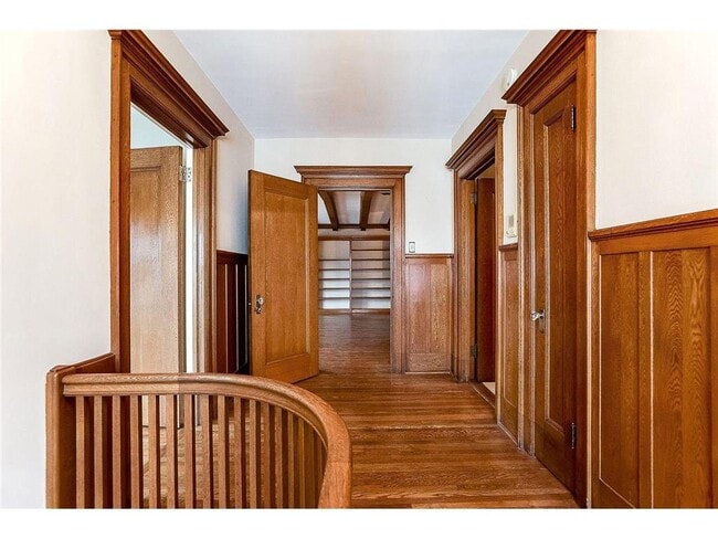 Building Photo - 808 Summit Ave