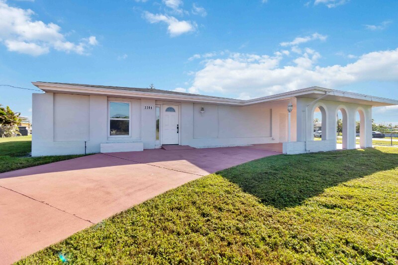 Primary Photo - 2288 Harbor Blvd