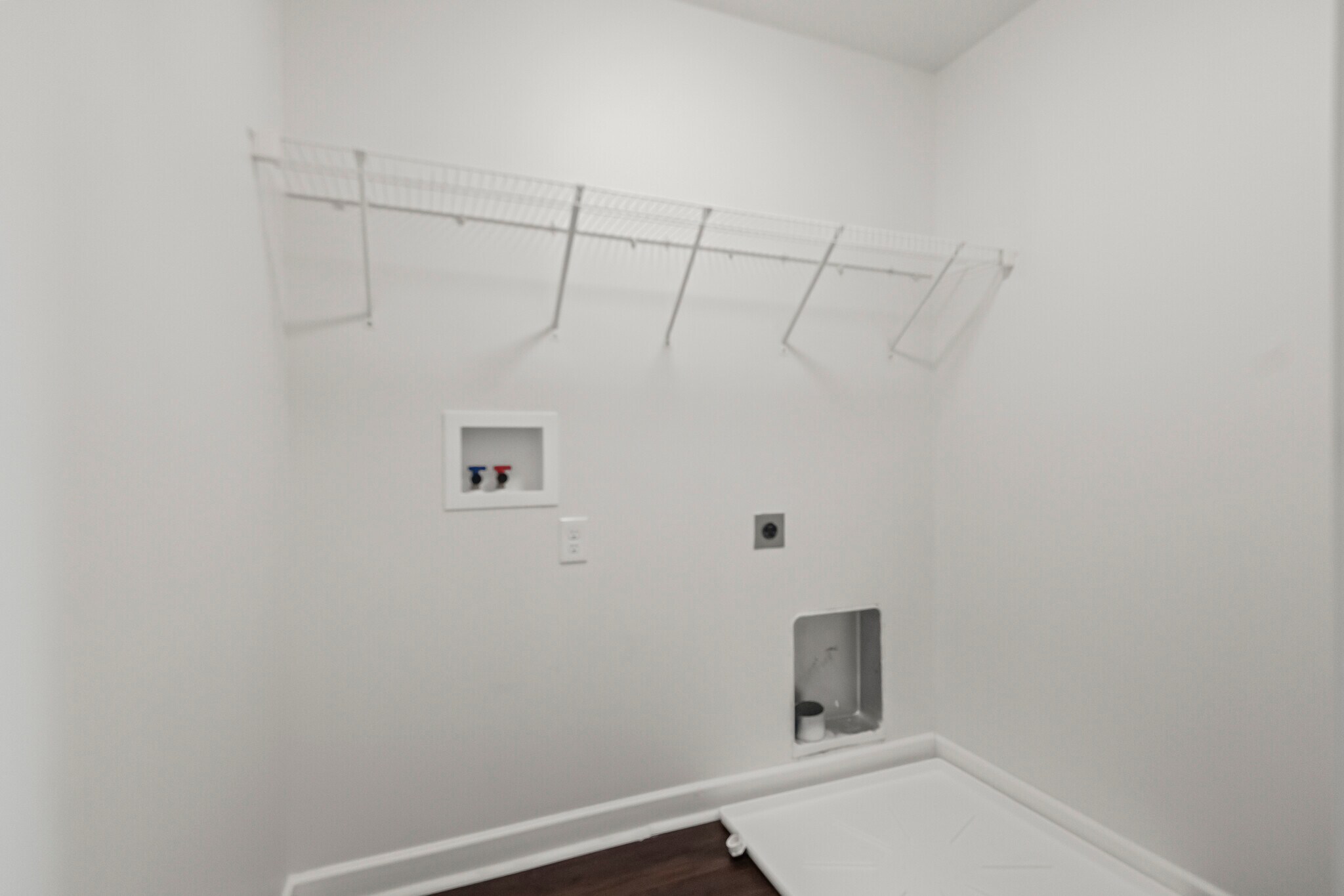 Building Photo - 136 Poe Ave