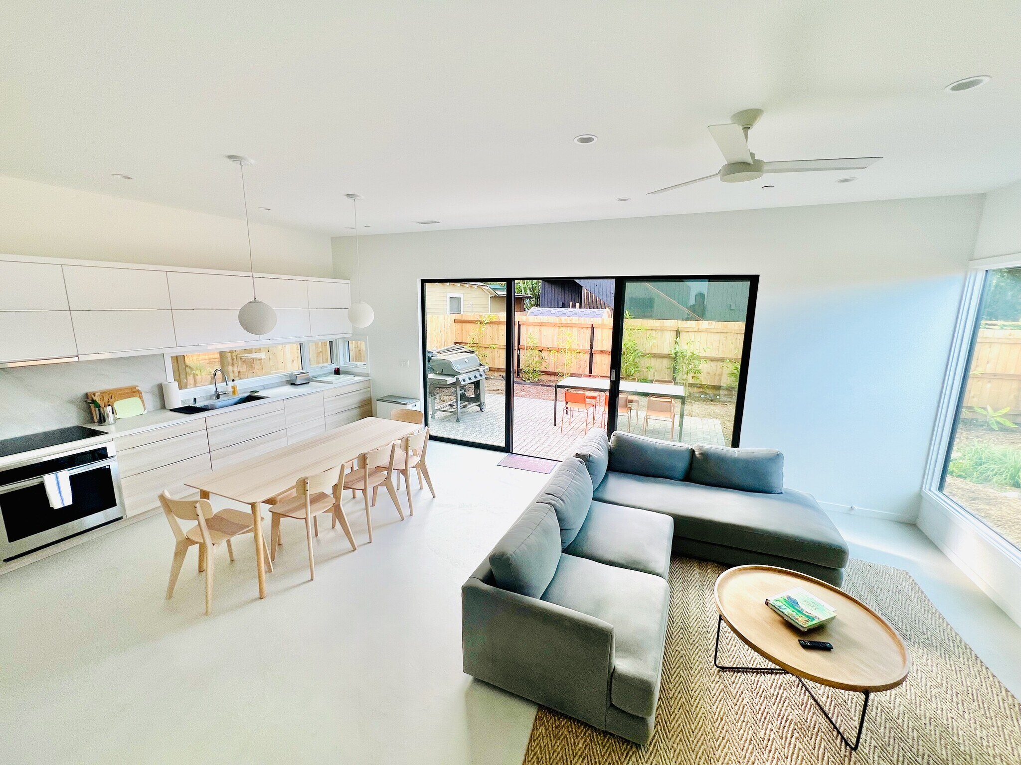 Building Photo - 112 Grandview St