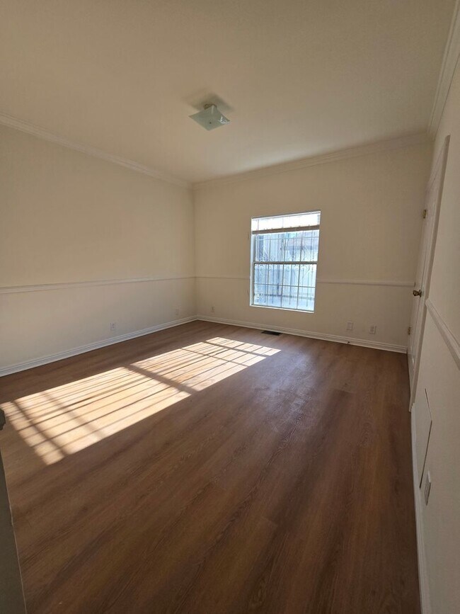 Building Photo - 357 N Ogden Dr