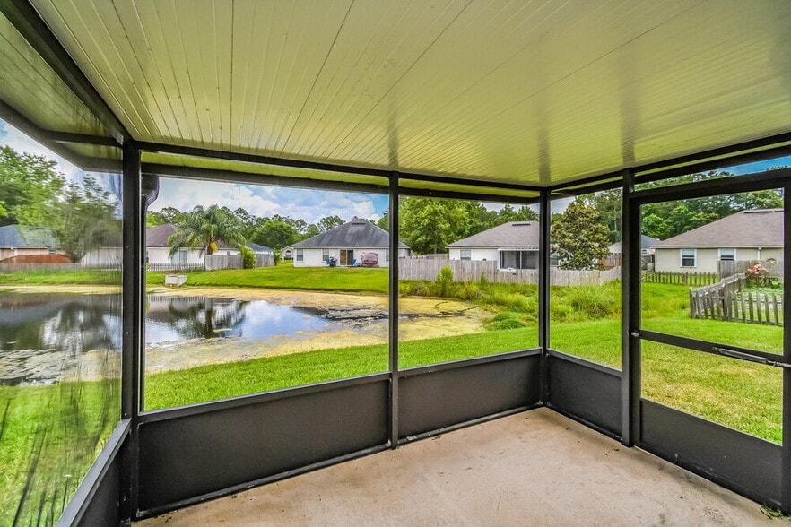 Building Photo - 1525 Ashleigh St