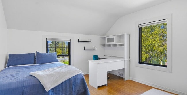 Building Photo - Furnished Executive Extended Stay Rental on Old Mission Peninsula
