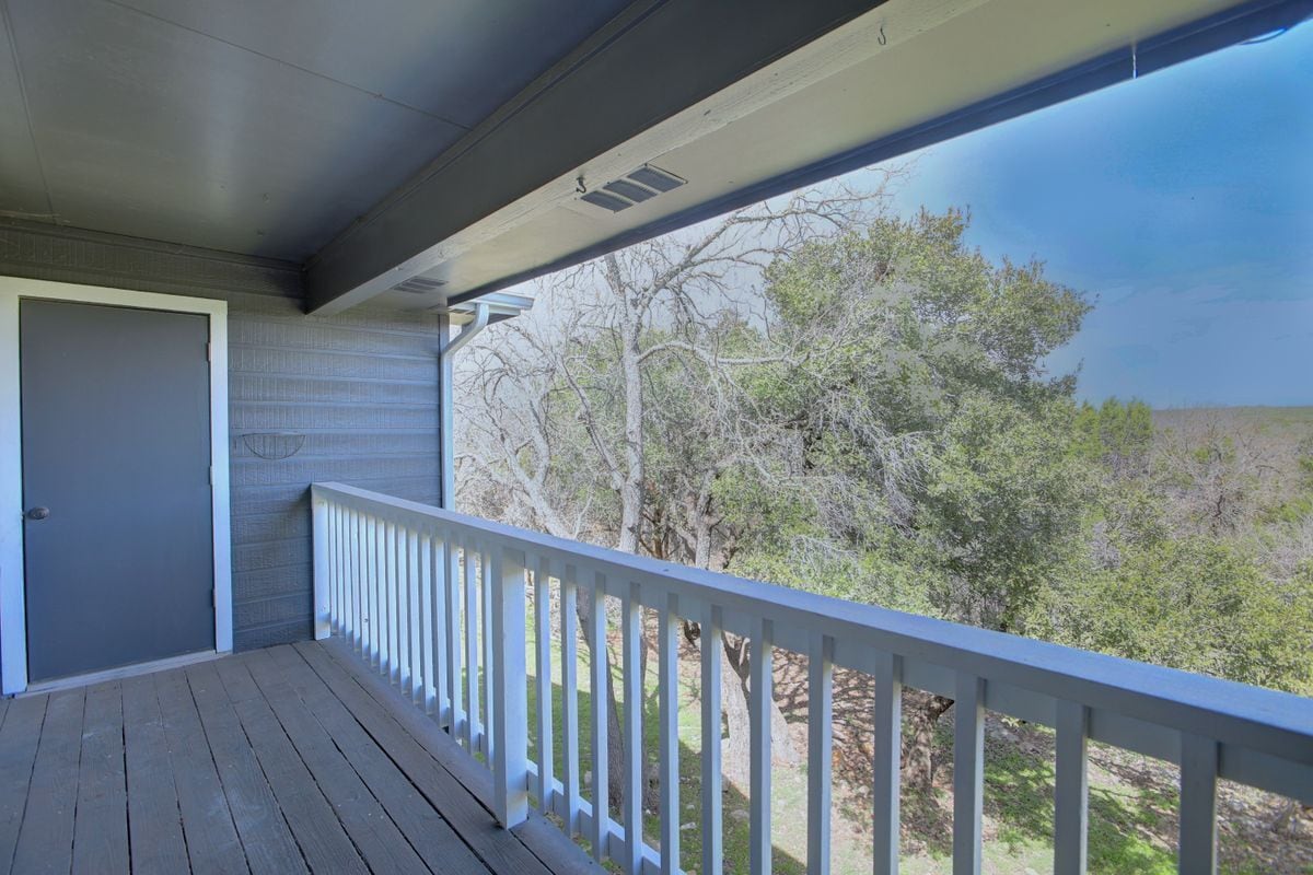 Building Photo - 450 Shady Bluff Dr