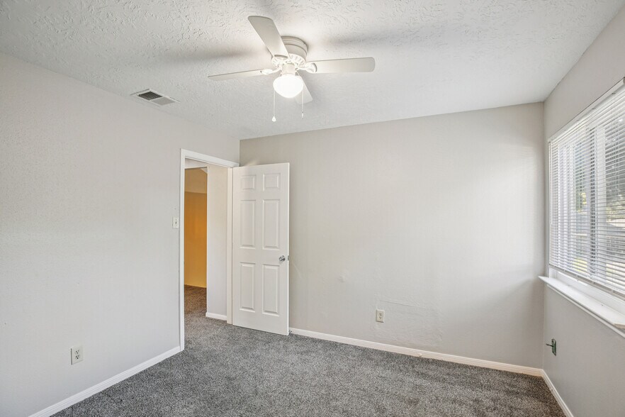 Building Photo - 3715 Wells Mark Dr