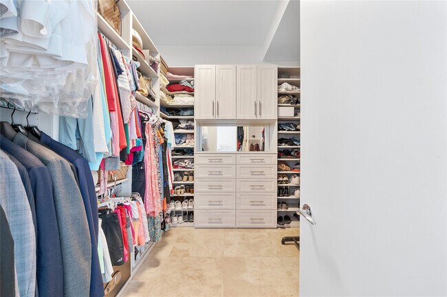 Building Photo - 3266 NE 15th St