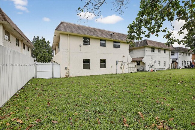 Building Photo - 1721 SW 40th Terrace