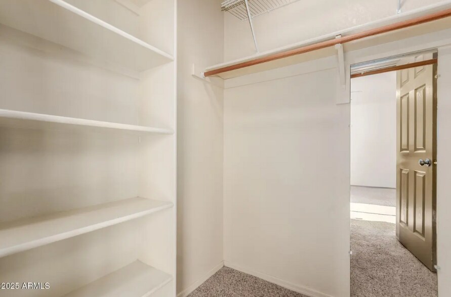 Building Photo - 1633 E Lakeside Dr