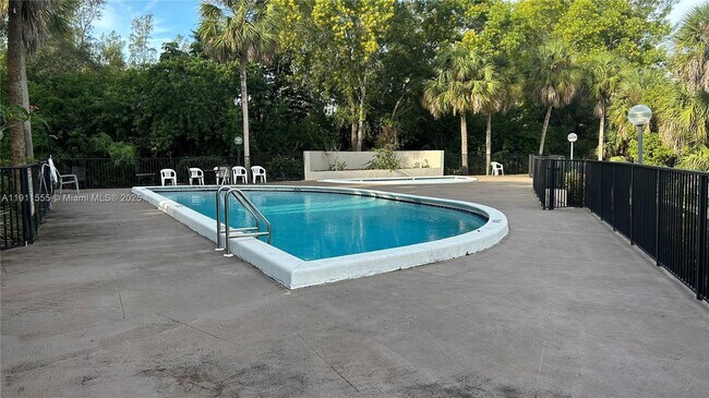 Building Photo - 3100 Riverside Dr