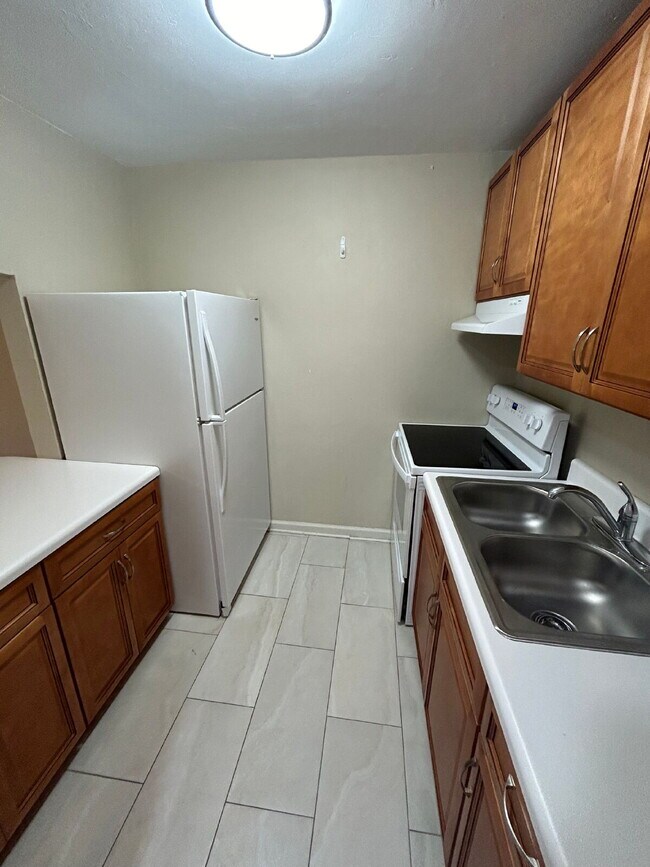 Building Photo - 1BD/ 1BA Apartment Located Within Walking distance of FAMU! True One Bedroom Apartment!