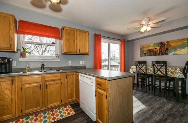 Building Photo - Clarke B